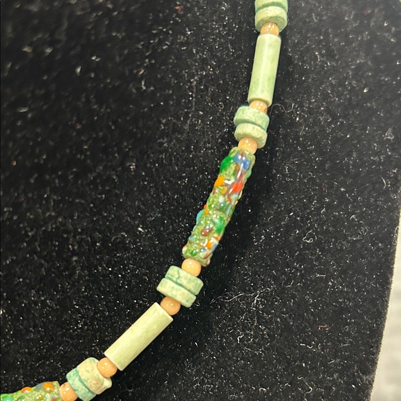 Chic Green Beaded Necklace - Picture 4 of 5